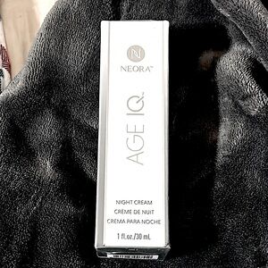New sealed NEORA AGE IQ NIGHT CREME  1fl oz / 30 ml